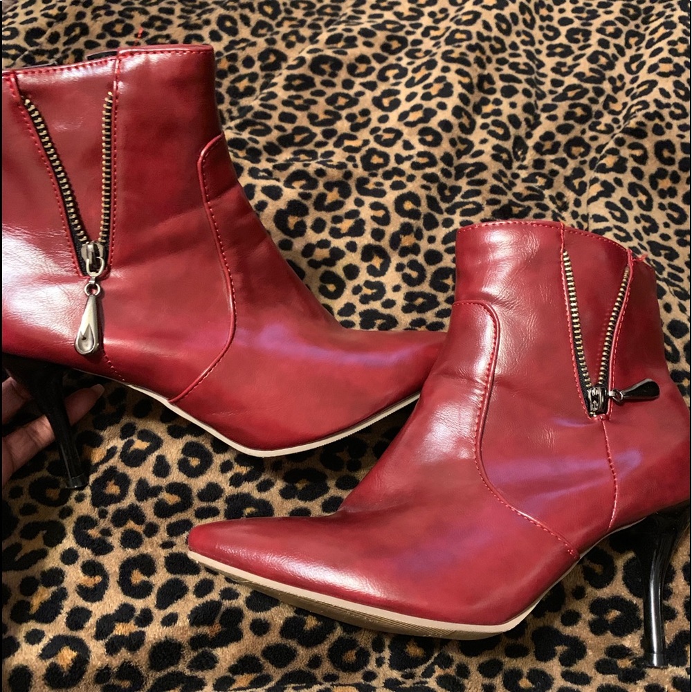 Brick red bootie boots!